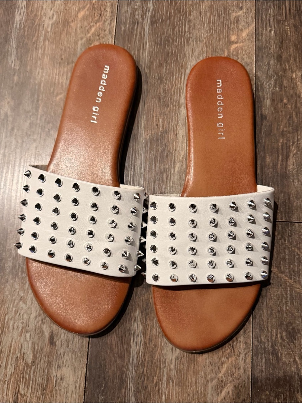 🌺Madden Girl White Studded Slide Sandals with Tan Footbed